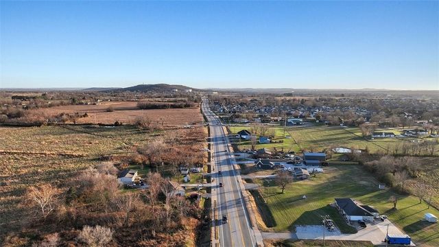 719 Old Wire Road, Lowell, AR 72745