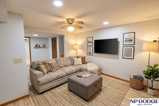 9248 Fowler Circle, Omaha, NE 68134