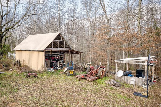 582 Doug Luna Rd, Walling, TN 38587