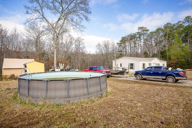 582 Doug Luna Rd, Walling, TN 38587