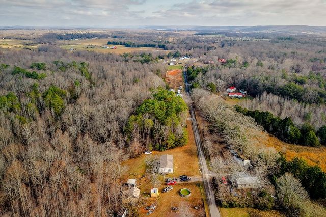 582 Doug Luna Rd, Walling, TN 38587