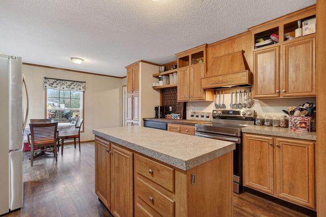 582 Doug Luna Rd, Walling, TN 38587