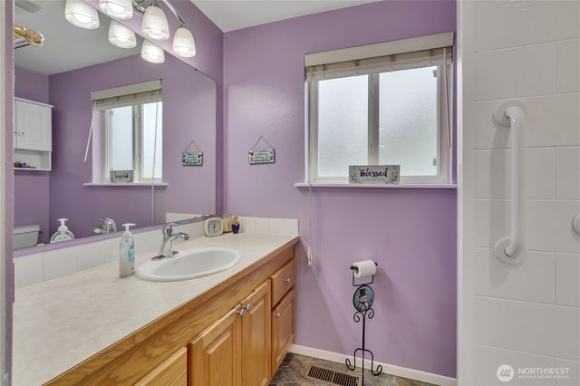 2727 108th Avenue E, Edgewood, WA 98372