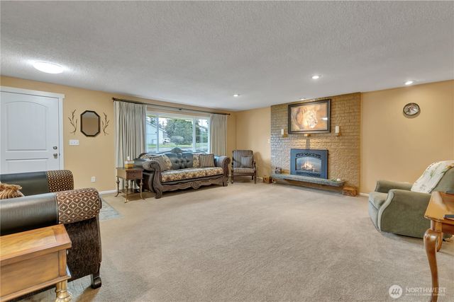 2727 108th Avenue E, Edgewood, WA 98372