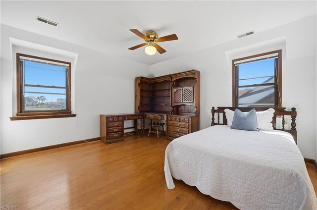 10 Canal DR, Poquoson, VA 23662