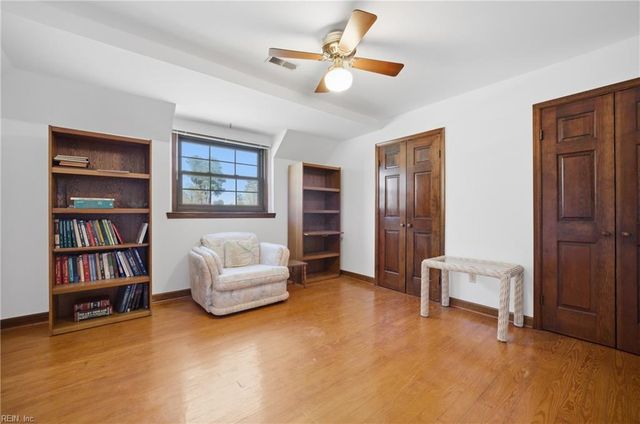 10 Canal DR, Poquoson, VA 23662