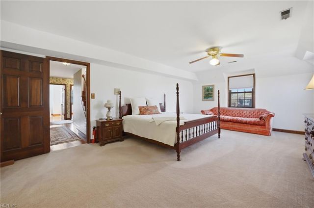 10 Canal DR, Poquoson, VA 23662