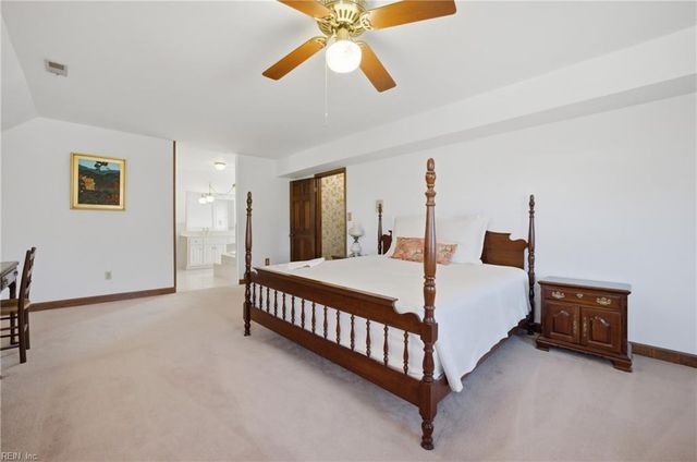 10 Canal DR, Poquoson, VA 23662