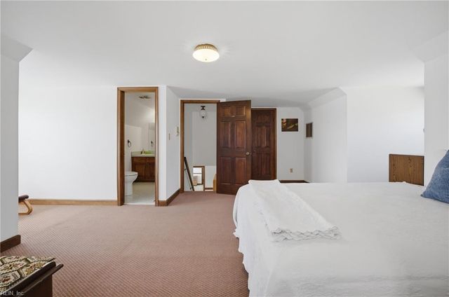 10 Canal DR, Poquoson, VA 23662