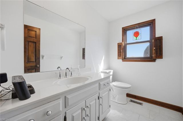 10 Canal DR, Poquoson, VA 23662