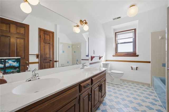 10 Canal DR, Poquoson, VA 23662