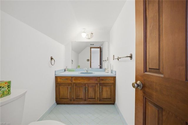 10 Canal DR, Poquoson, VA 23662