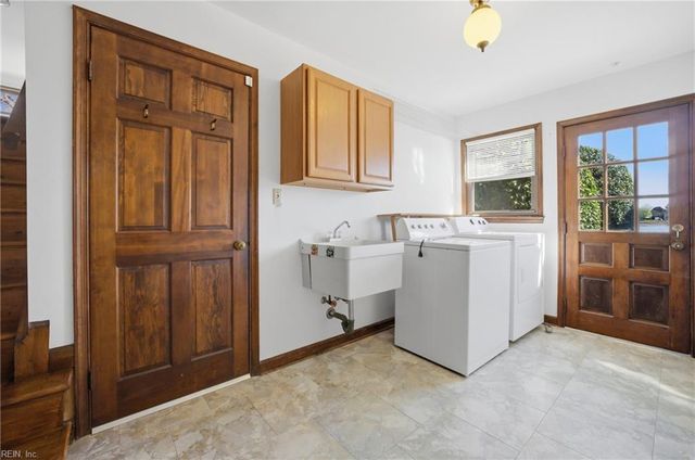 10 Canal DR, Poquoson, VA 23662