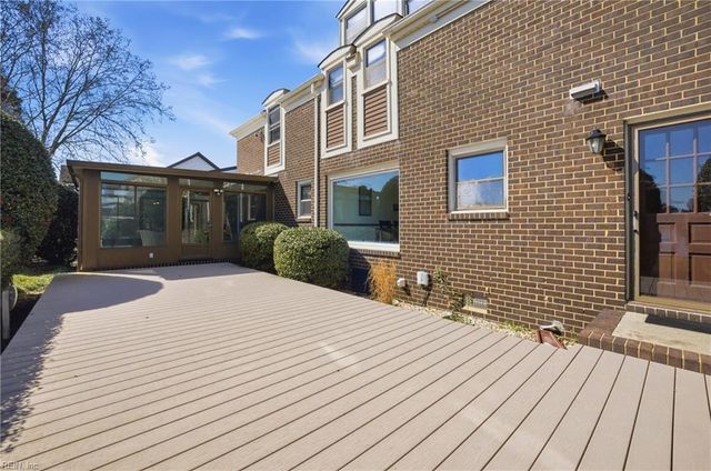 10 Canal DR, Poquoson, VA 23662