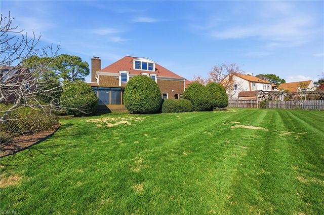 10 Canal DR, Poquoson, VA 23662