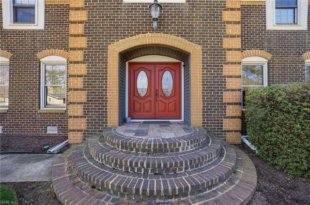 10 Canal DR, Poquoson, VA 23662