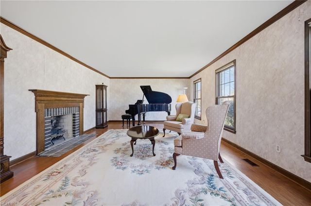 10 Canal DR, Poquoson, VA 23662