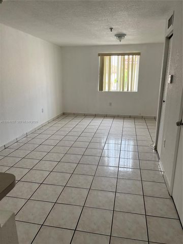 8031 NW 8th St 13, Miami, FL 33126