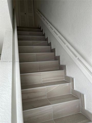 8031 NW 8th St 13, Miami, FL 33126