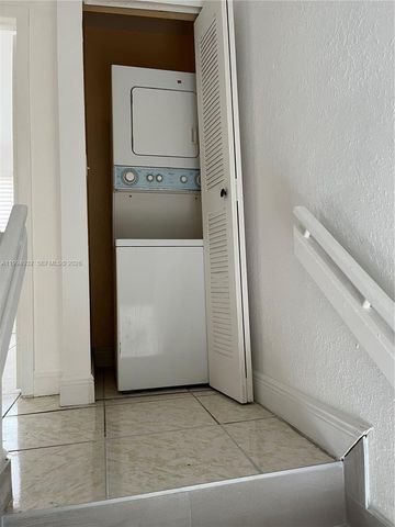 8031 NW 8th St 13, Miami, FL 33126