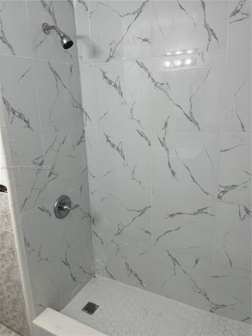 8031 NW 8th St 13, Miami, FL 33126