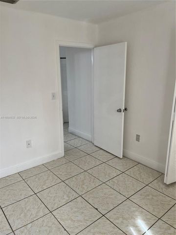 8031 NW 8th St 13, Miami, FL 33126