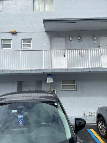 8031 NW 8th St 13, Miami, FL 33126