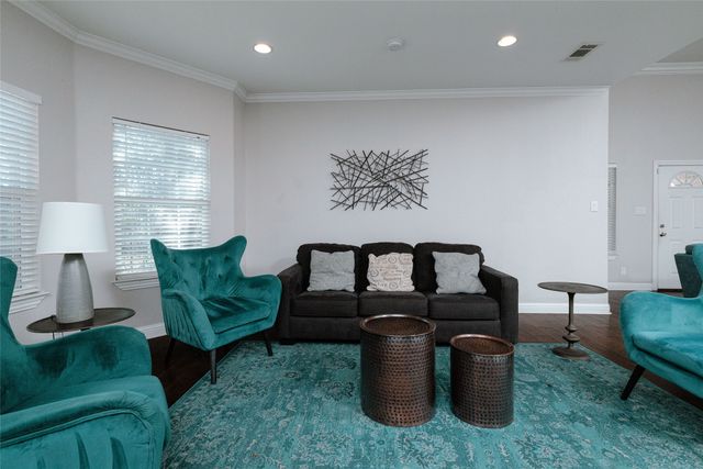 3014 Falls Drive, Dallas, TX 75211
