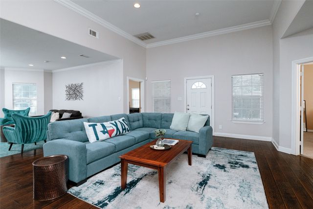 3014 Falls Drive, Dallas, TX 75211