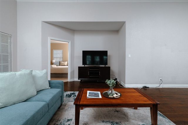 3014 Falls Drive, Dallas, TX 75211