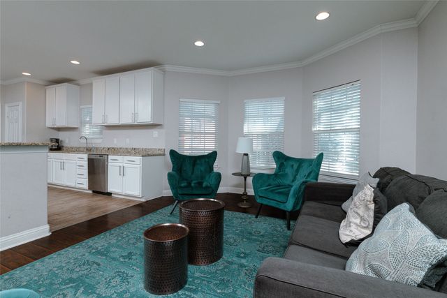 3014 Falls Drive, Dallas, TX 75211