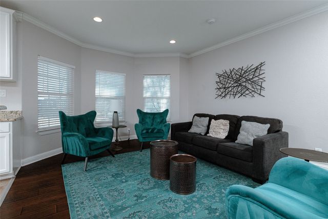 3014 Falls Drive, Dallas, TX 75211