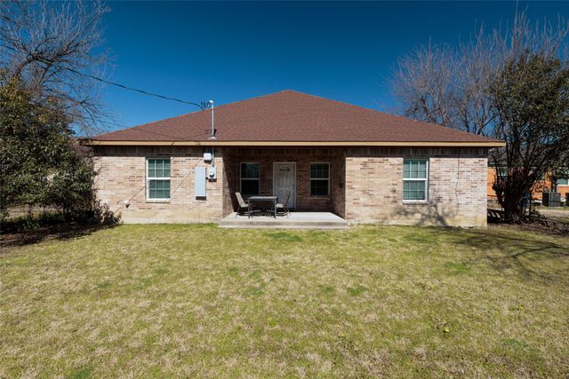 3014 Falls Drive, Dallas, TX 75211