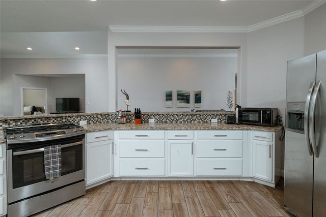 3014 Falls Drive, Dallas, TX 75211