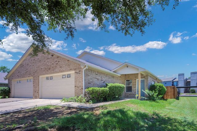 738 Carroll Lane, Lewisville, TX 75067
