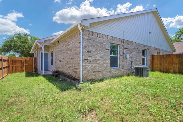 738 Carroll Lane, Lewisville, TX 75067
