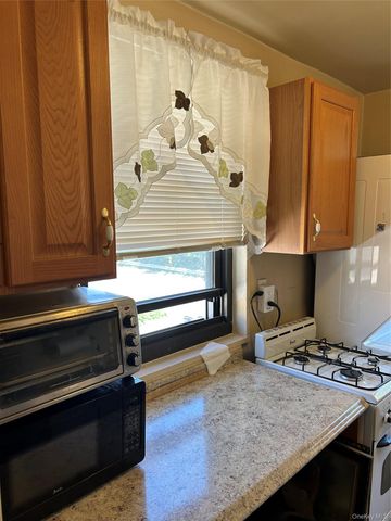 158 06 Cross Island Parkway 6-2, Whitestone, NY 11357