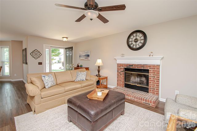 9301 Hanworth Trace Drive, Charlotte, NC 28277