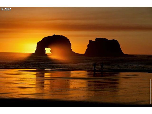 Pacific View Dr 81, Rockaway Beach, OR 97136