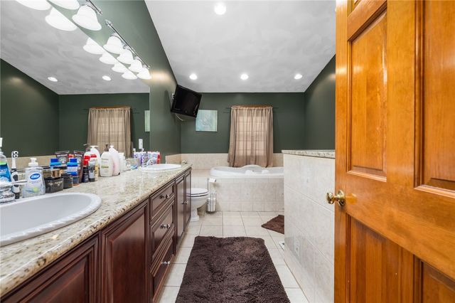 11 Birchwood Lane, Coventry, RI 02816