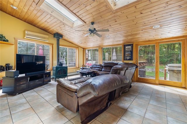 11 Birchwood Lane, Coventry, RI 02816