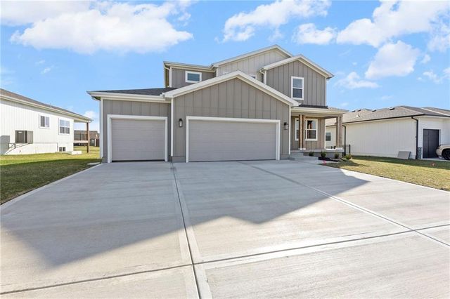 18637 W 193rd Street, Spring Hill, KS 66083