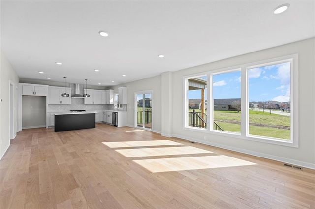 18637 W 193rd Street, Spring Hill, KS 66083