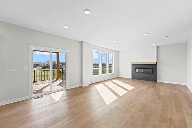 18637 W 193rd Street, Spring Hill, KS 66083