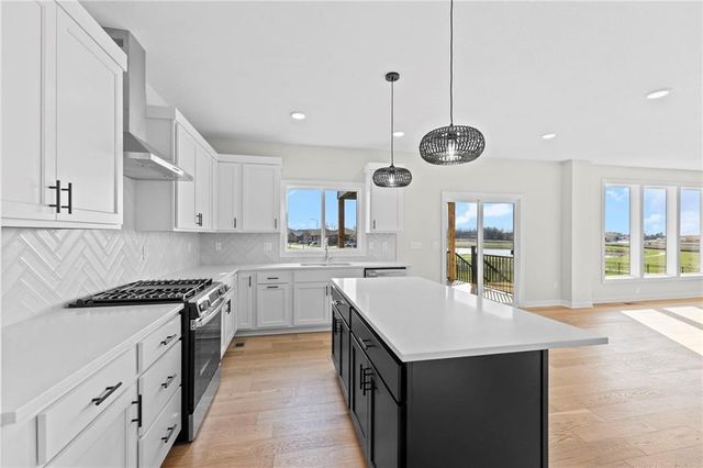 18637 W 193rd Street, Spring Hill, KS 66083