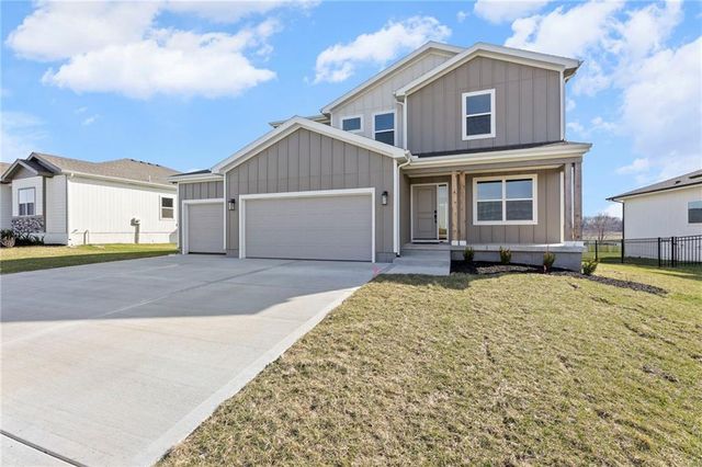 18637 W 193rd Street, Spring Hill, KS 66083