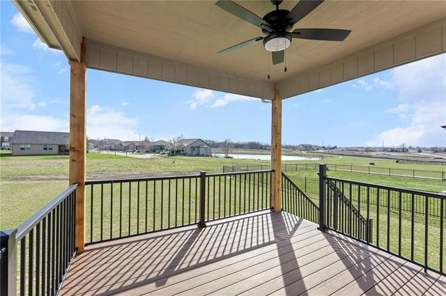 18637 W 193rd Street, Spring Hill, KS 66083