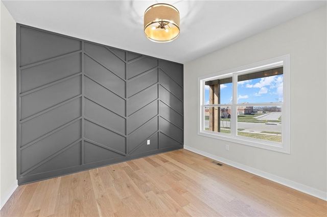 18637 W 193rd Street, Spring Hill, KS 66083