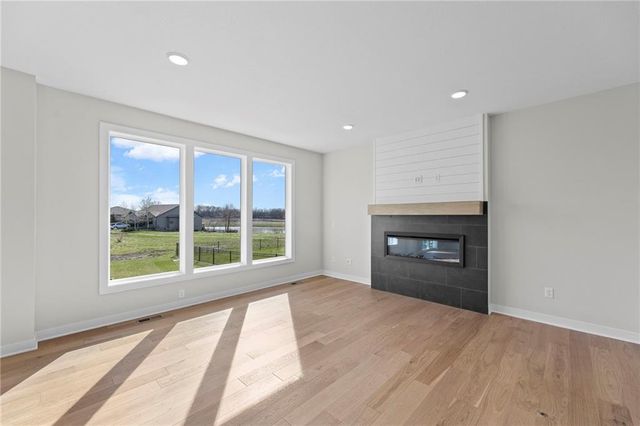18637 W 193rd Street, Spring Hill, KS 66083