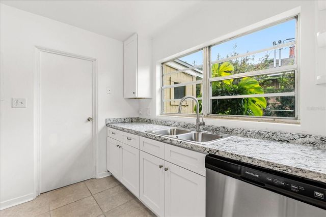 1039 THORNTON AVENUE, Orlando, FL 32803